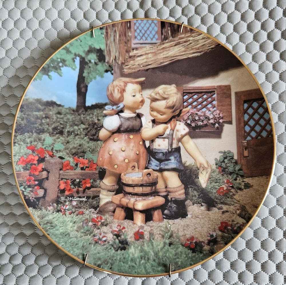 Squeaky Clean MJ Hummel Collectors Plate